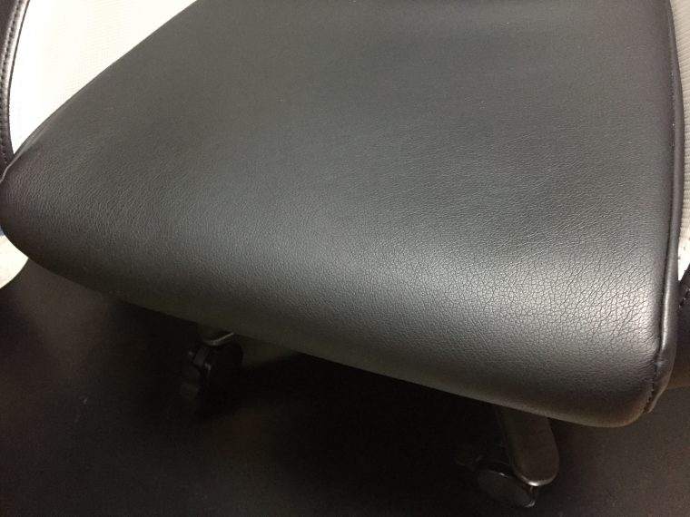 AKRacing Premiumの座面クッション