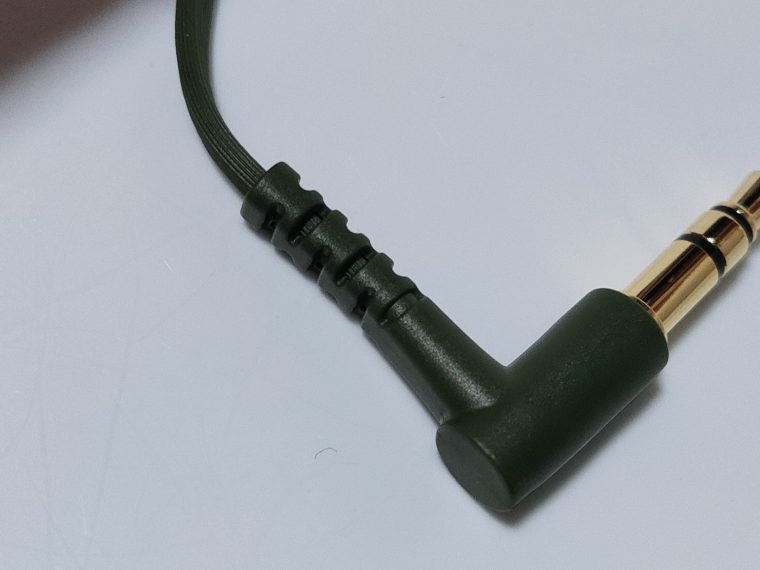 MDR-XB55のプラグ